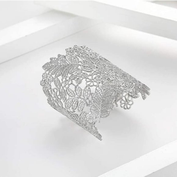 Prettiness Lace Leaf Boho Style Bangle - Picture 4 of 6